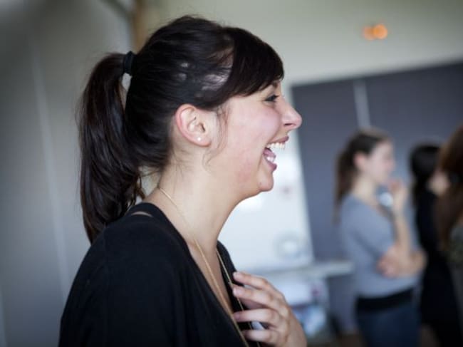 Qué es la risoterapia y cómo te puede ayudar.