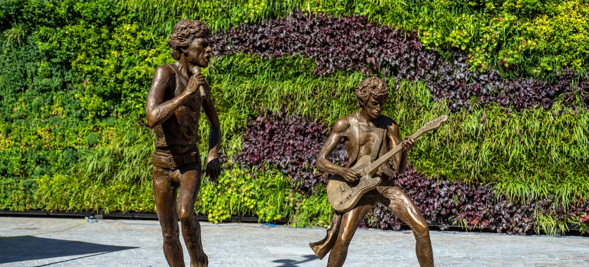 Estatuas de Mick Jagger y Keith Richards  en Dartford, Inglaterra.