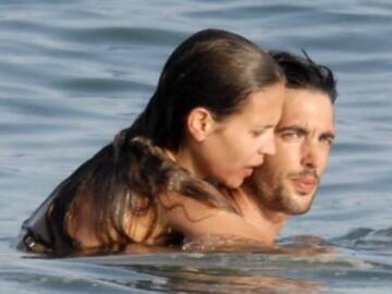 Ana Fernández escribe una carta a Santi Trancho en el aniversario de su muerte y Cristina Castaño se emociona