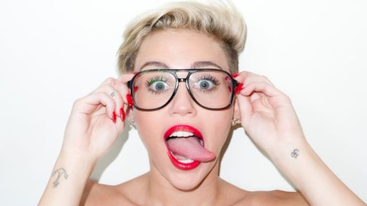Miley Cyrus comparte selfies hot junto a las hijas de dos celebrities