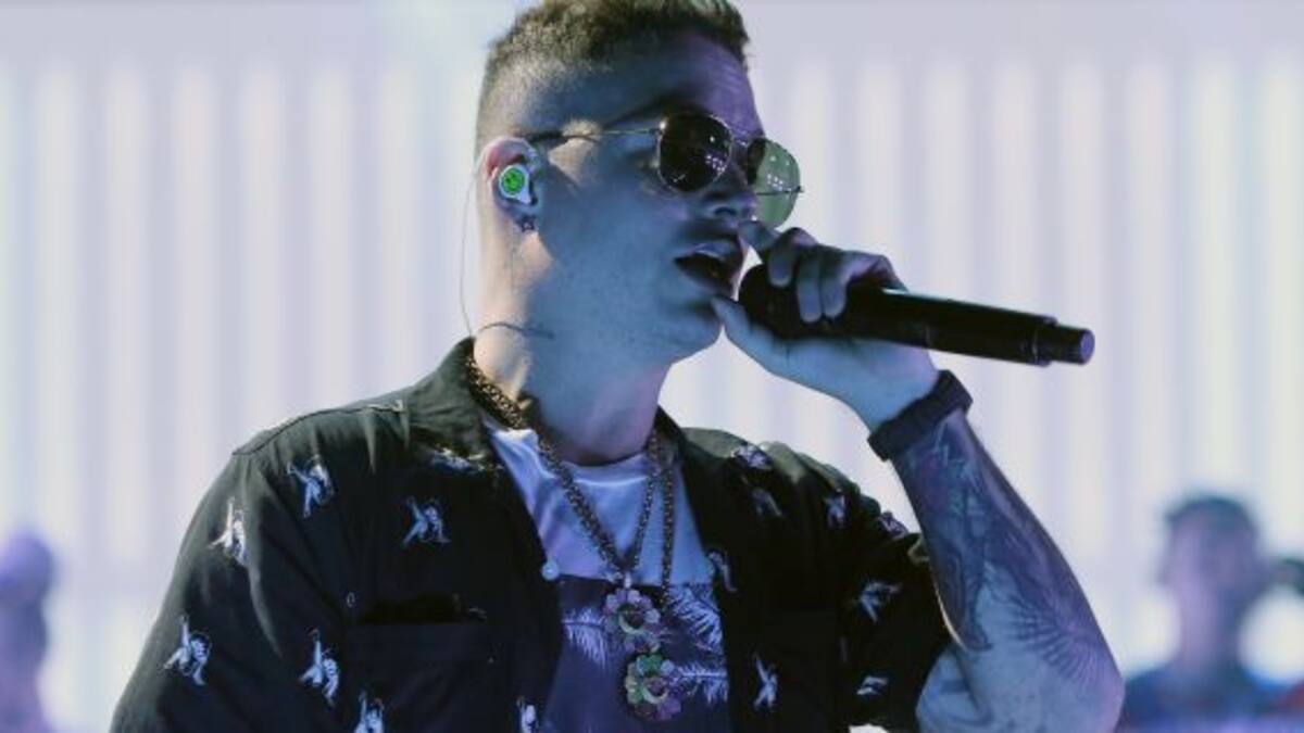 Con esta foto, J Balvin se escrachó en el baño