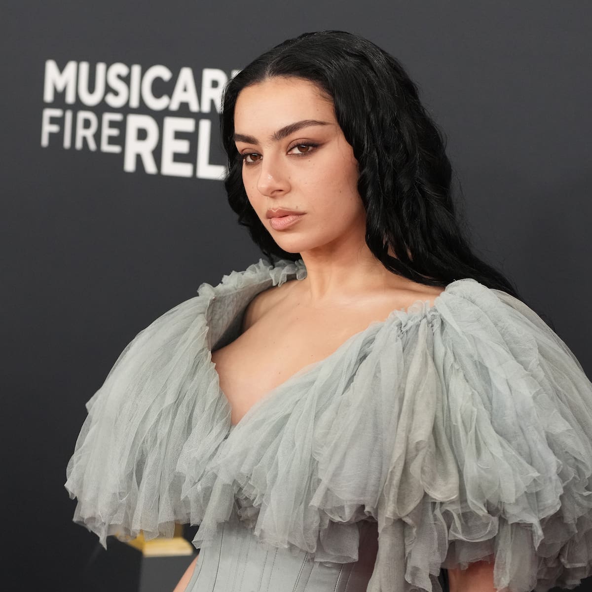 Charli XCX se pronuncia sobre las críticas a ‘Rock Music’: “Me alegra que la gente esté compartiendo sus ideas”