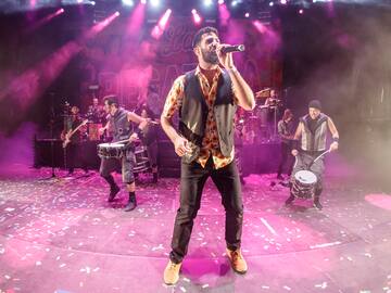 Adrià Salas s'acomiada amb La Pegatina del seu públic: “Un dia per a rebre molt d'afecte i que quedi en el record”