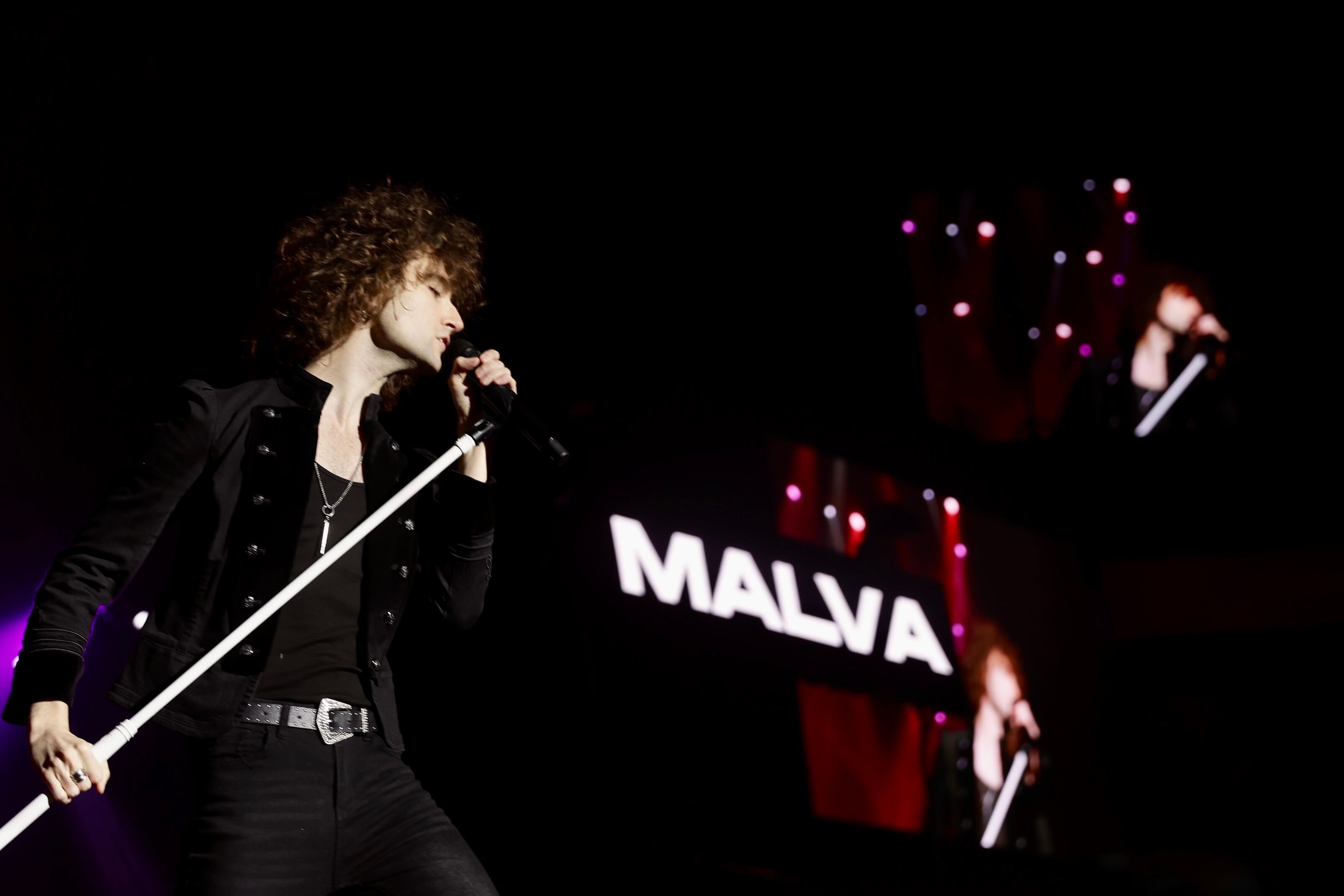 Llega el verano y la mente se nos va a lugares como Benidorm, aunque el de Malva nos hace retroceder además en el tiempo hasta 2020.