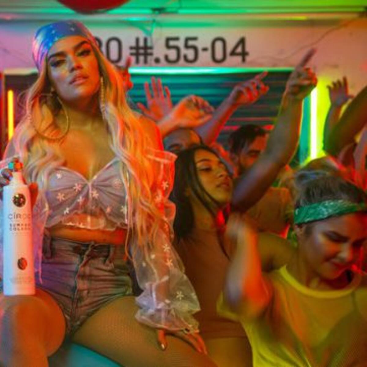 Karol G quiere seducirnos con el tema 'Mi cama'