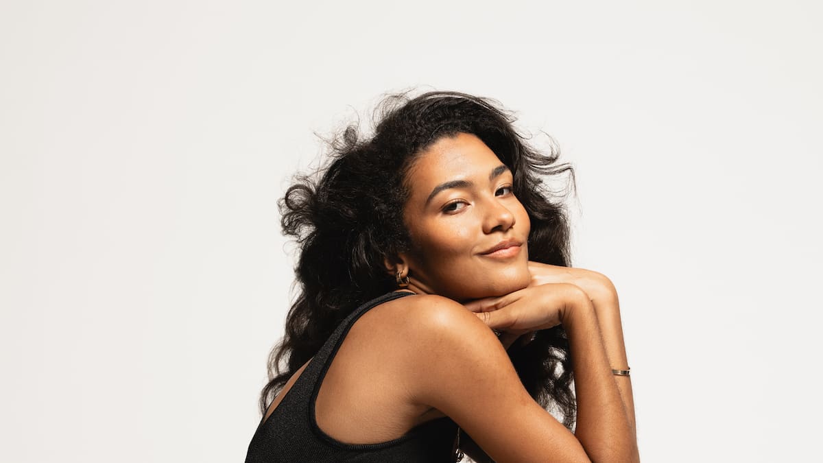 Olivia Dean, la gran esperanza del R&B inglés, puede entrar en la lista con ‘Man I need’