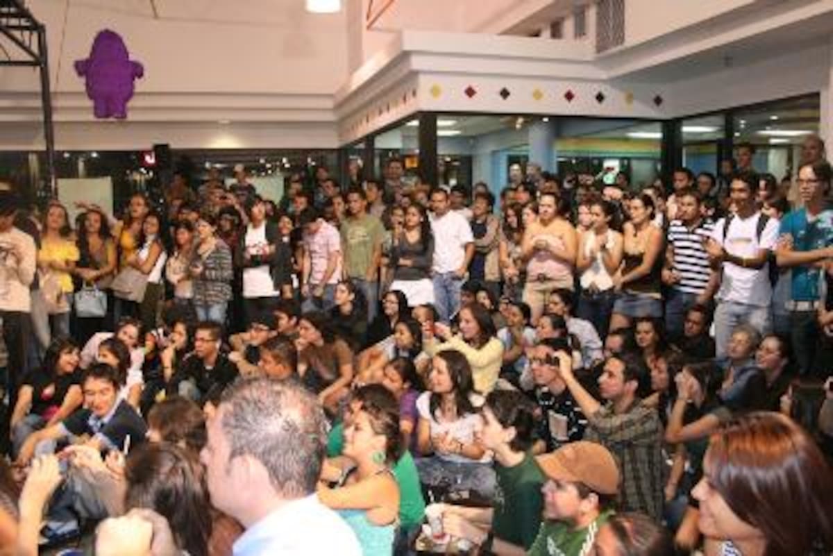 La Hora sin Nombre Segundo Aniversario Mc Donald's Zapote
