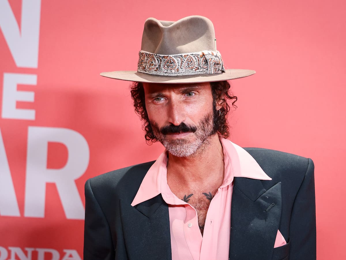 Todo el mundo sigue hablando del "homenaje del siglo" de Leiva a Robe Iniesta en el 'Resumen del año de RTVE'