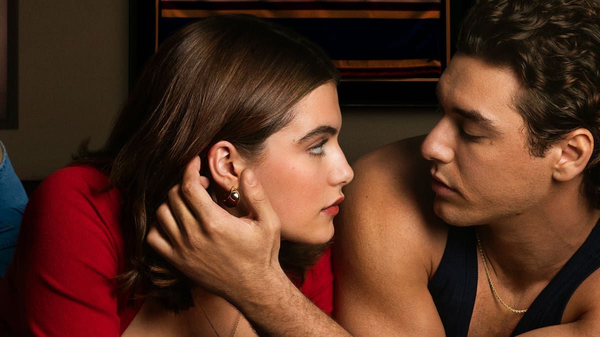 En qué orden leer la saga literaria 'Kiss Me', en la que está basada la nueva serie de Prime Video 'Off Campus'