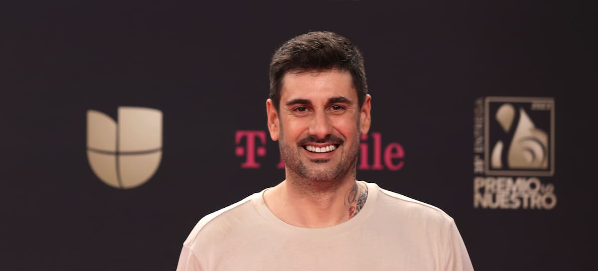 MIAMI, FLORIDA - FEBRUARY 23: Melendi attends the 35th Premio Lo Nuestro at Miami-Dade Arena on February 23, 2023 in Miami, Florida. (Photo by Mireya Acierto/Getty Images)
