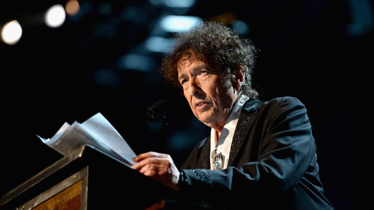 Diez años del Nobel de Literatura a Bob Dylan: ¿cómo acabó un cantante ganando el premio de los escritores?