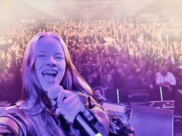 Muere la cantante Nell Smith a los 17 años:" Vamos a gritar cuando te necesitemos"