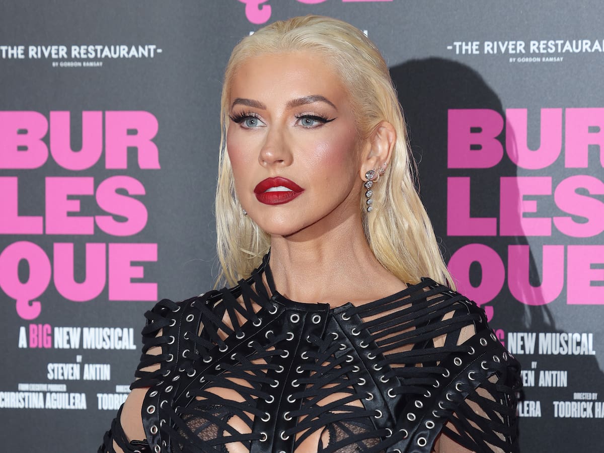 Christina Aguilera empieza a cargar su nueva era volviendo a su look de los 2000's: "Loading"