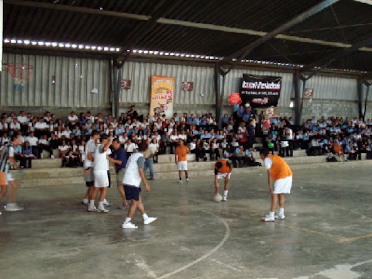 Partido de Fútbol masculino...