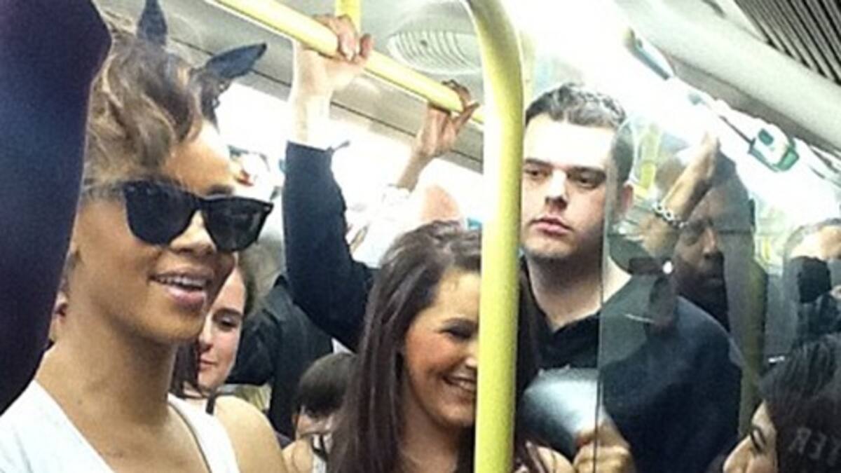 Rihanna en el subte de Londres
