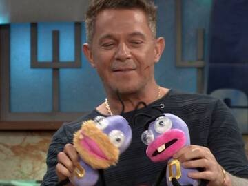 Alejandro Sanz continua su mediación entre David Broncano y Pablo Motos, en esta ocasión, en ‘La Revuelta’