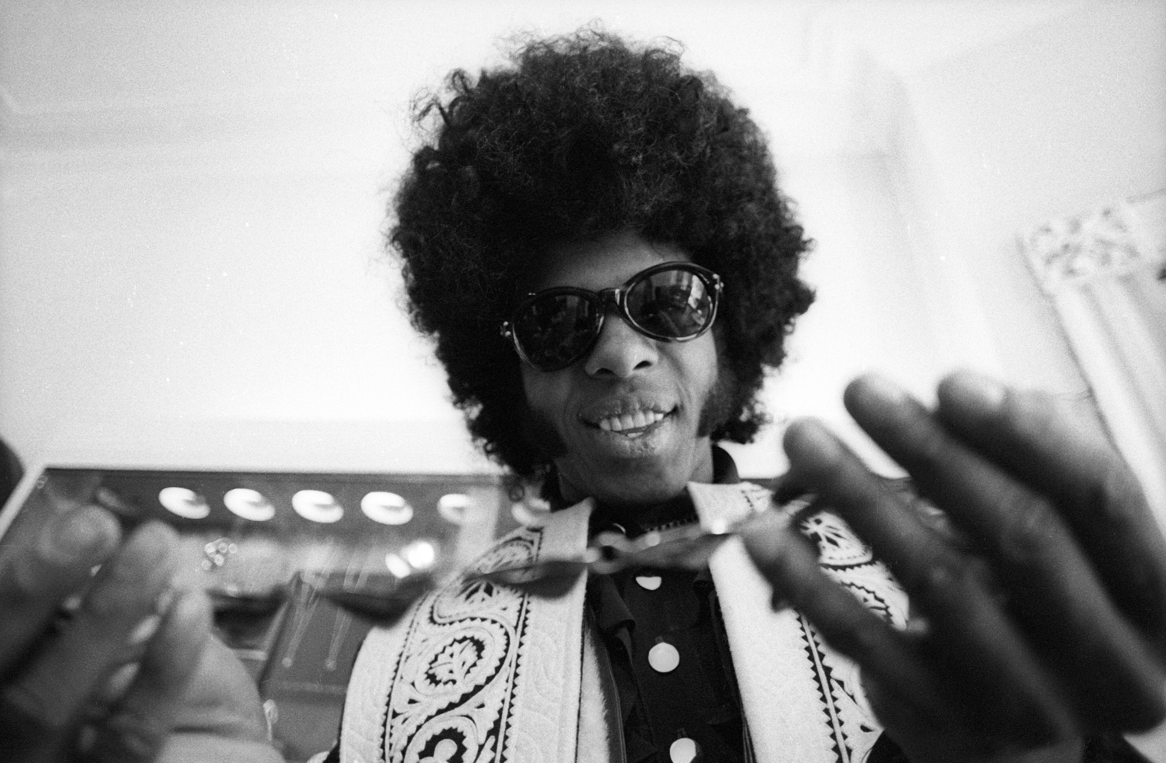 Sly Stone del grupo de soul psicodélico Sly And The Family Stone el 9 de marzo de 1969.
