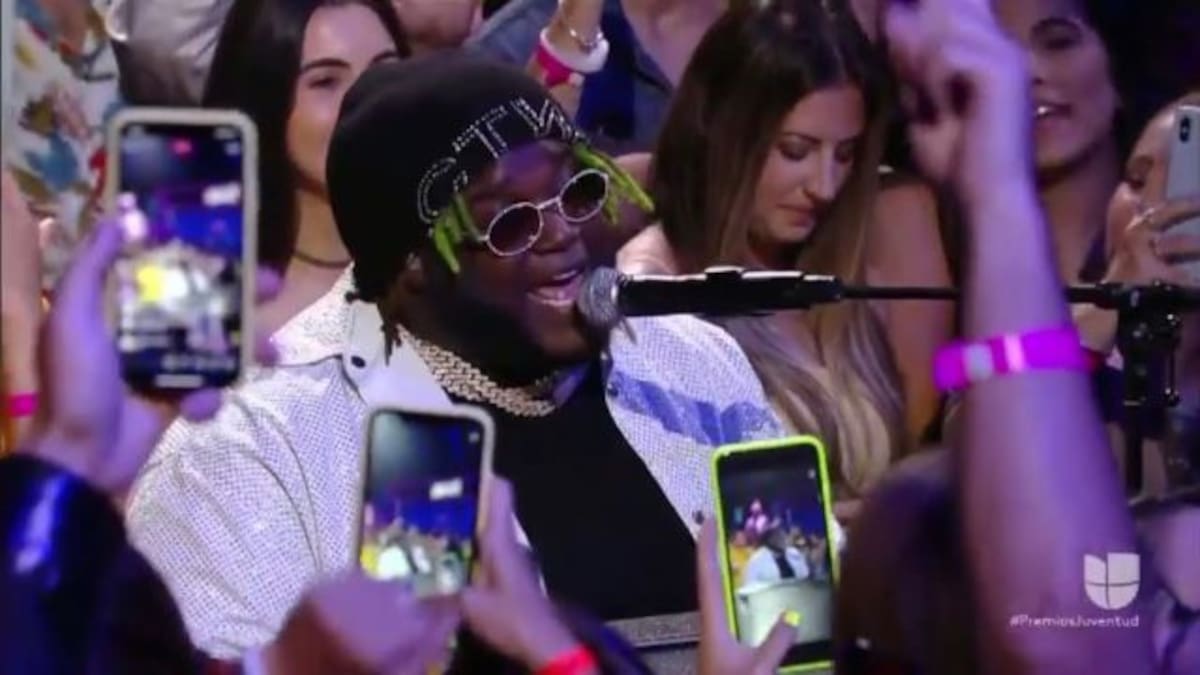 Sech brilló en el escenario de los Premios Juventud 2019