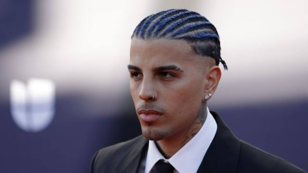 Rauw Alejandro se pasea por París rodeado de lujos en el videoclip de ‘Ron Cola’