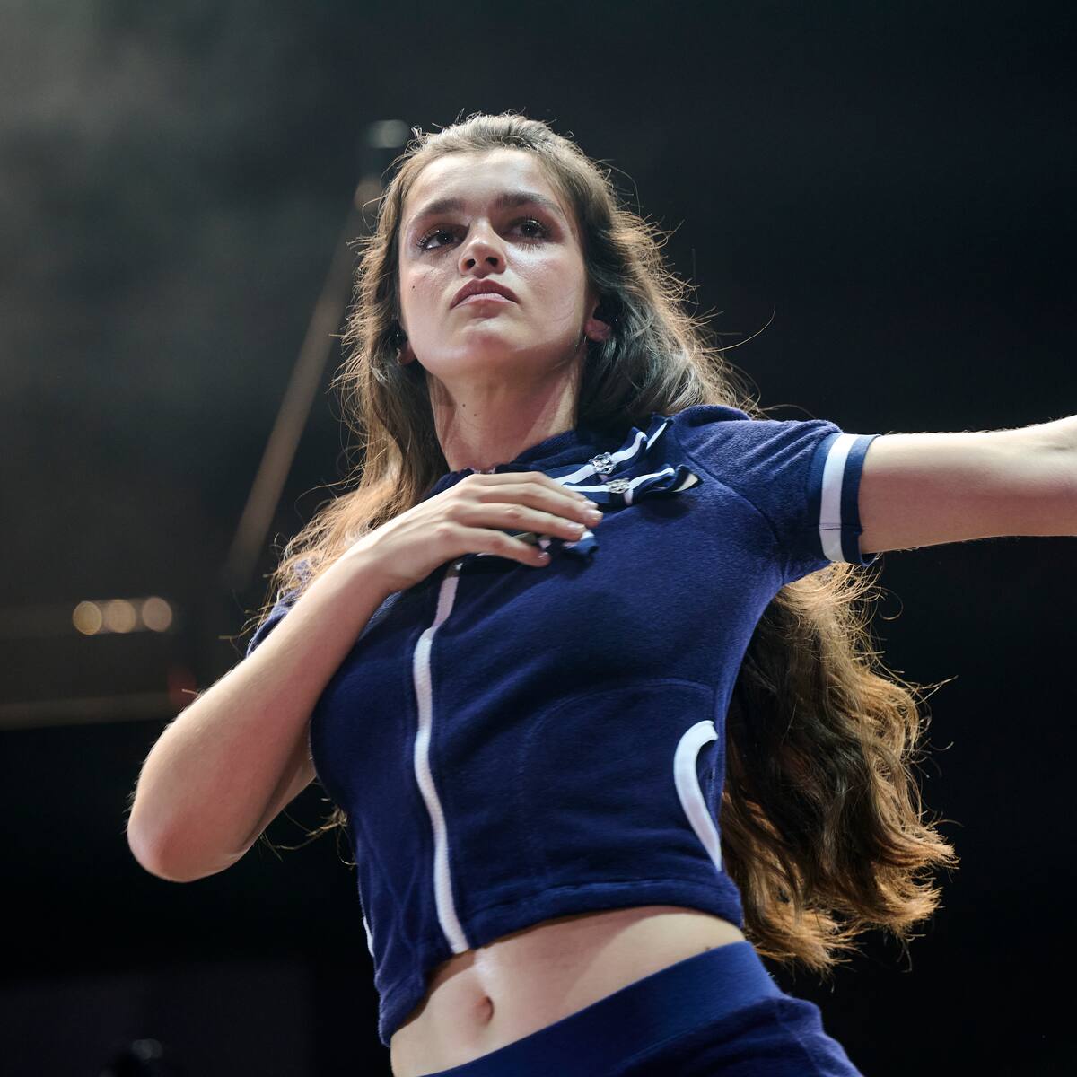 Amaia baja del escenario en Zaragoza y se lleva una sorpresa al encontrarse con su padre
