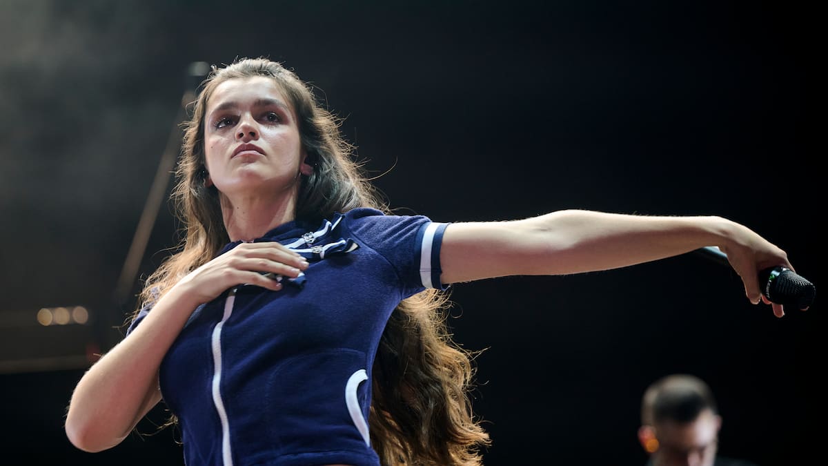 Amaia baja del escenario en Zaragoza y se lleva una sorpresa al encontrarse con su padre