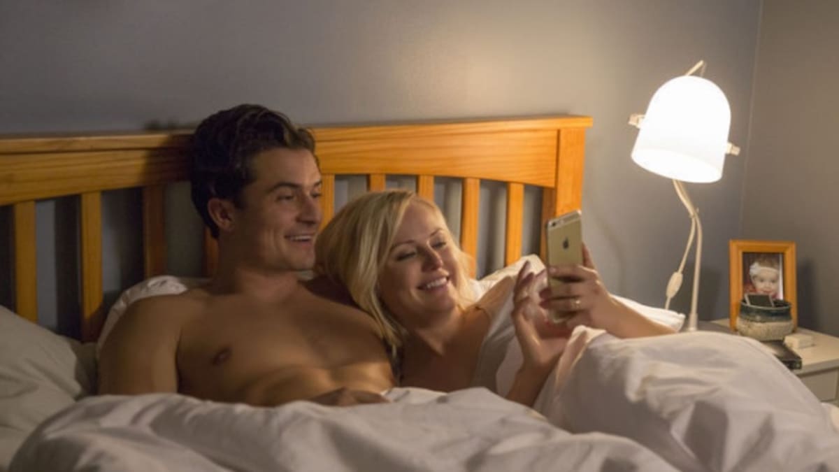 Orlando Bloom no para: ahora enseña cacho en su nueva serie