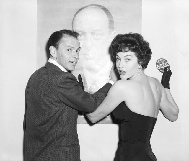 Frank Sinatra y Ava Gardner juntos en un evento en 1959.