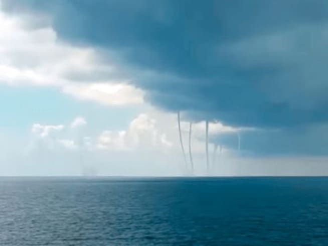 Seis trombas marinas grabadas en video en el Golfo de México