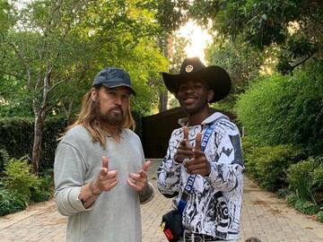 ESTAS SON LAS CLAVES DE ‘OLD TOWN ROAD’, LA CANCIÓN DEL PADRE DE MILEY CYRUS QUE LO PETA EN EE.UU.