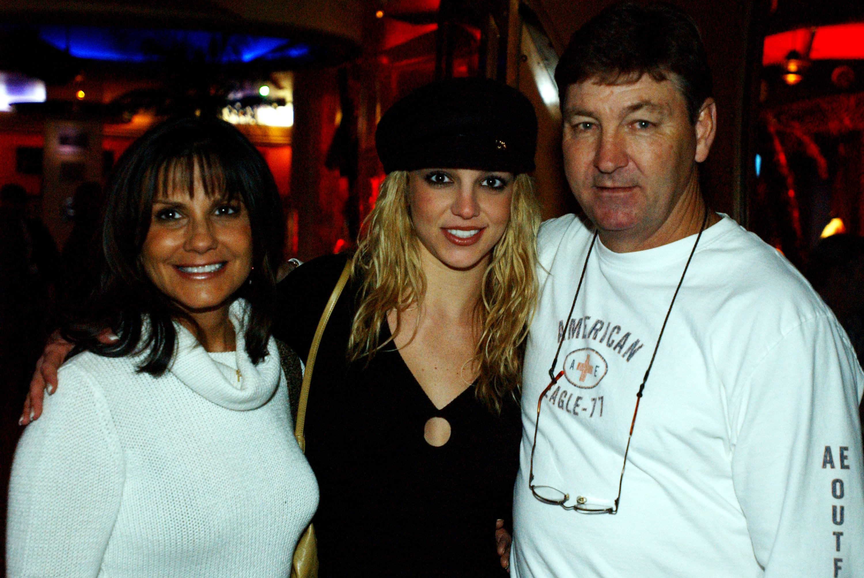 Britney Spears junto a sus padres, Lynne y James Spears, en una imagen de archivo.