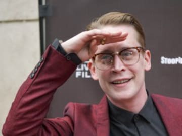 Macaulay Culkin vuelve al cine con una loca escena de sexo con Kathy Bates, de 71 años