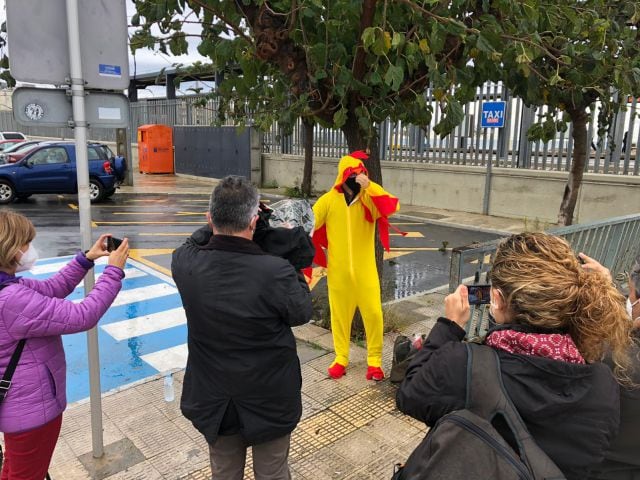 El Guillem Estadella es prepara per actuar dins el vagó d&#039;un tren 