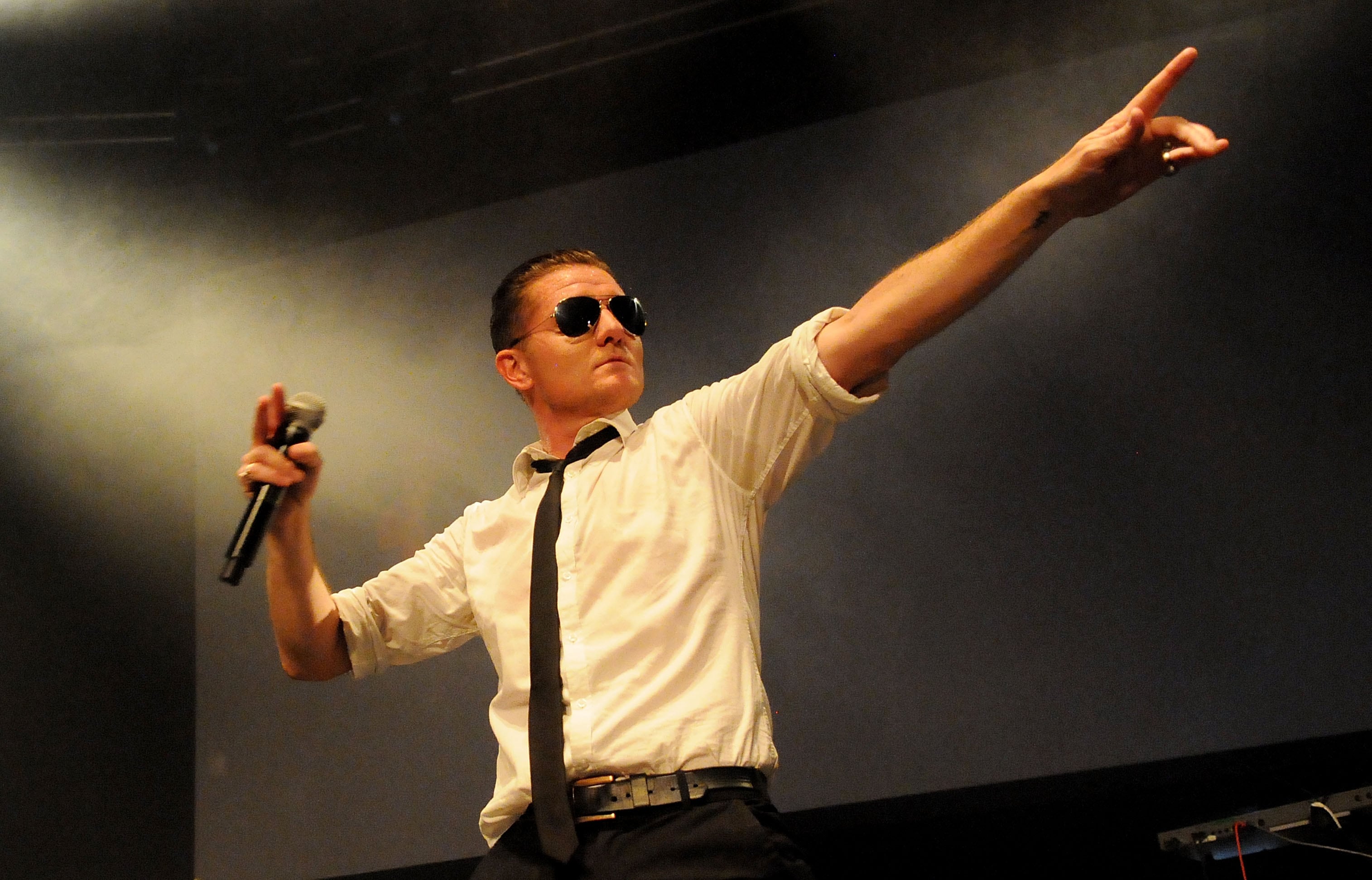 Douglas McCarthy, vocalista de la banda Nitzer Ebb en 2011 en Londres, Inglaterra.