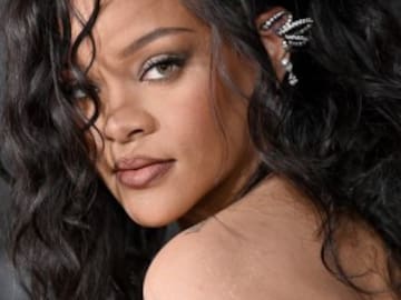 Rihanna enciende las redes con su posado más salvaje para celebrar el 5º aniversario de Savage X