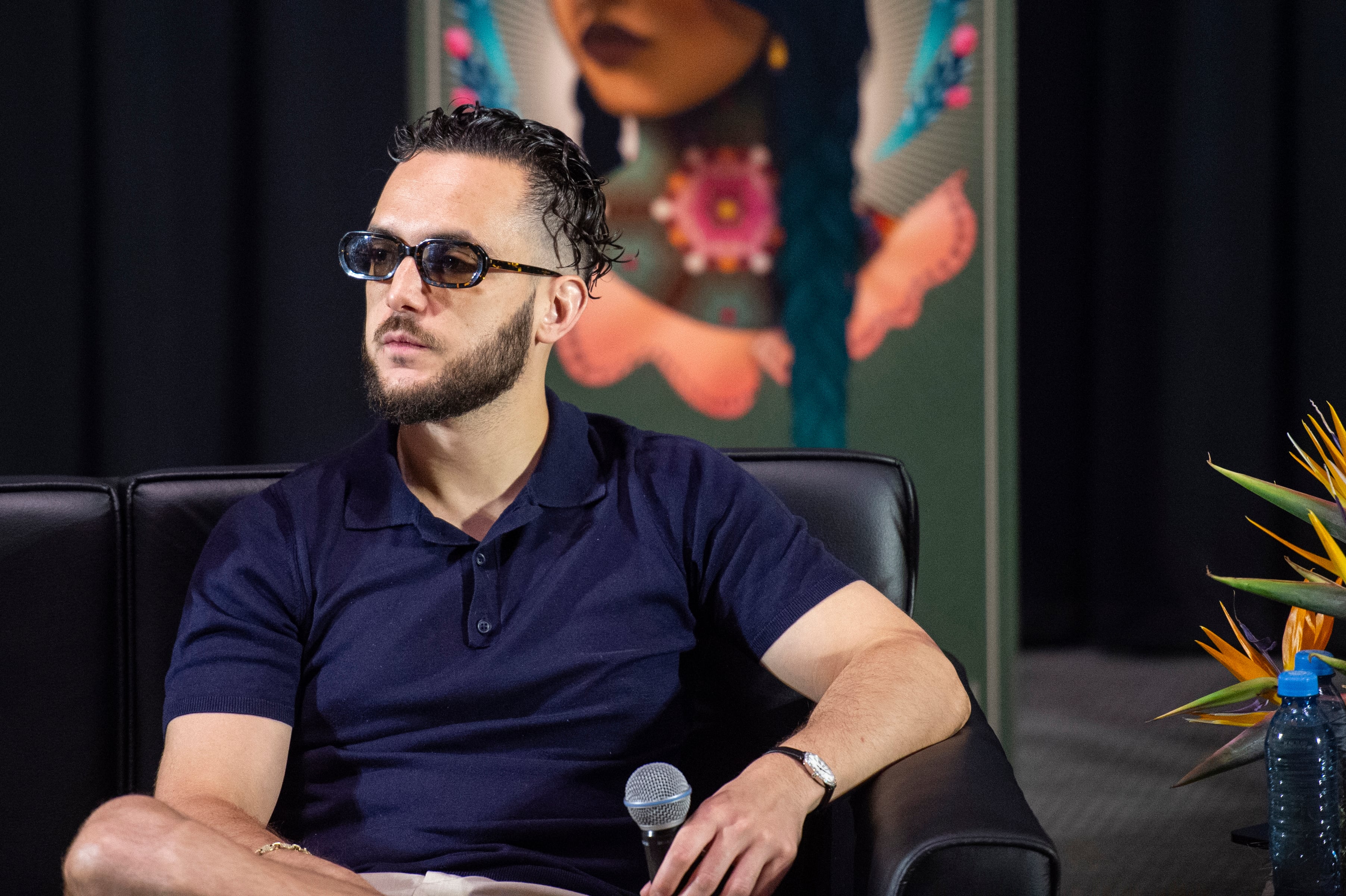 C. Tangana durante una conferencia de prensa para su documental &#039;Esta Ambición Desmedida&#039; el 7 de junio de 2024 en Guadalajara, México.