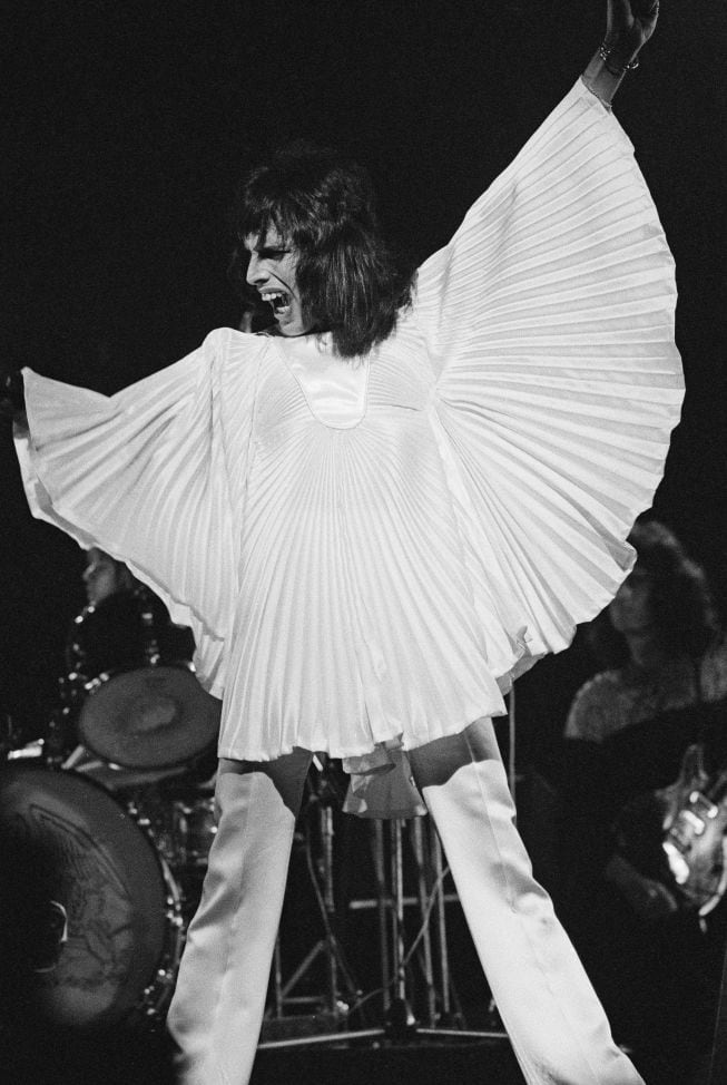 Freddie Mercury, durante un show en el 74.