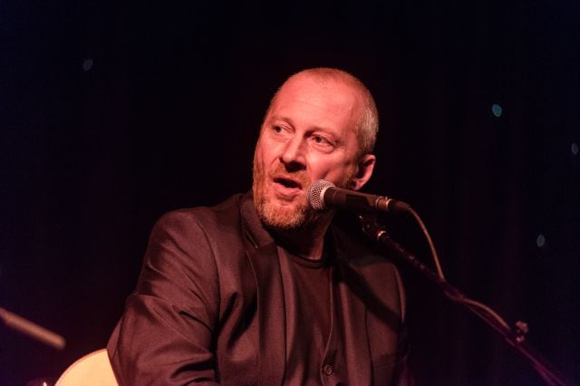 Colin Vearncombe, más conocido como Black, en un concierto en Edimburgo en 2014.