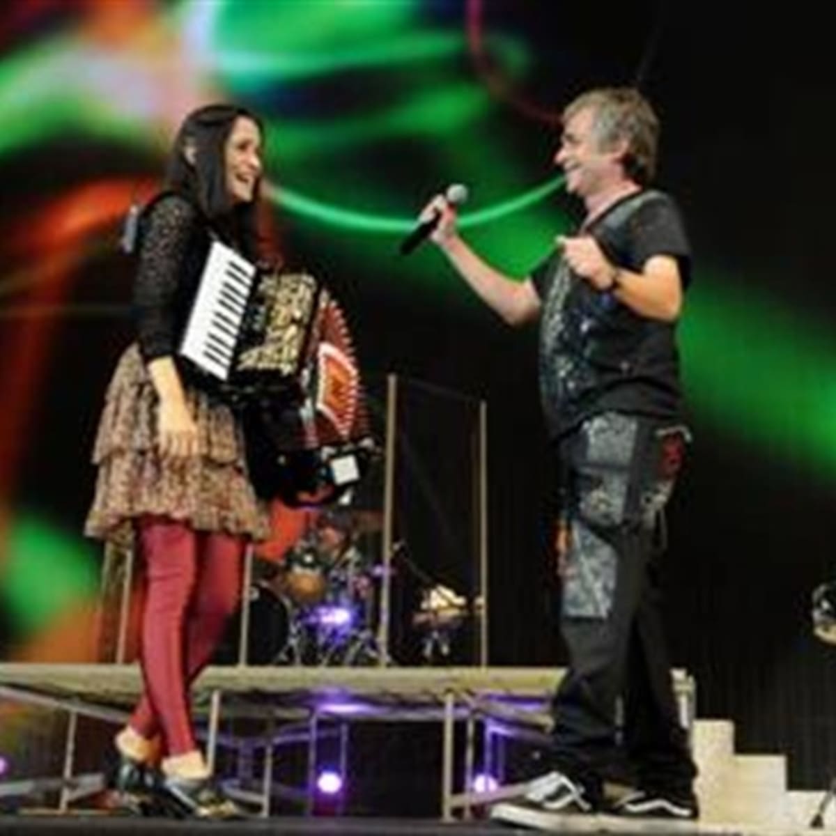 Los auténticos decadentes presenta "NO ME IMPORTA EL DINERO"