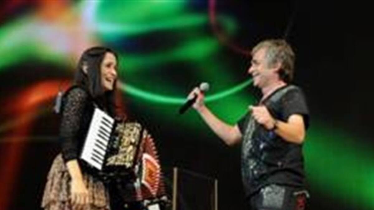 Los auténticos decadentes presenta "NO ME IMPORTA EL DINERO"