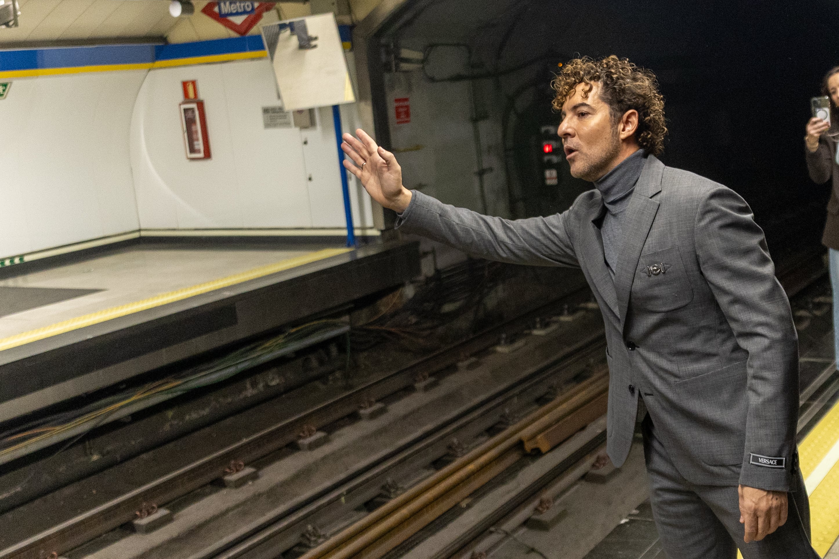 David Bisbal inaugura el metro navideño de Madrid