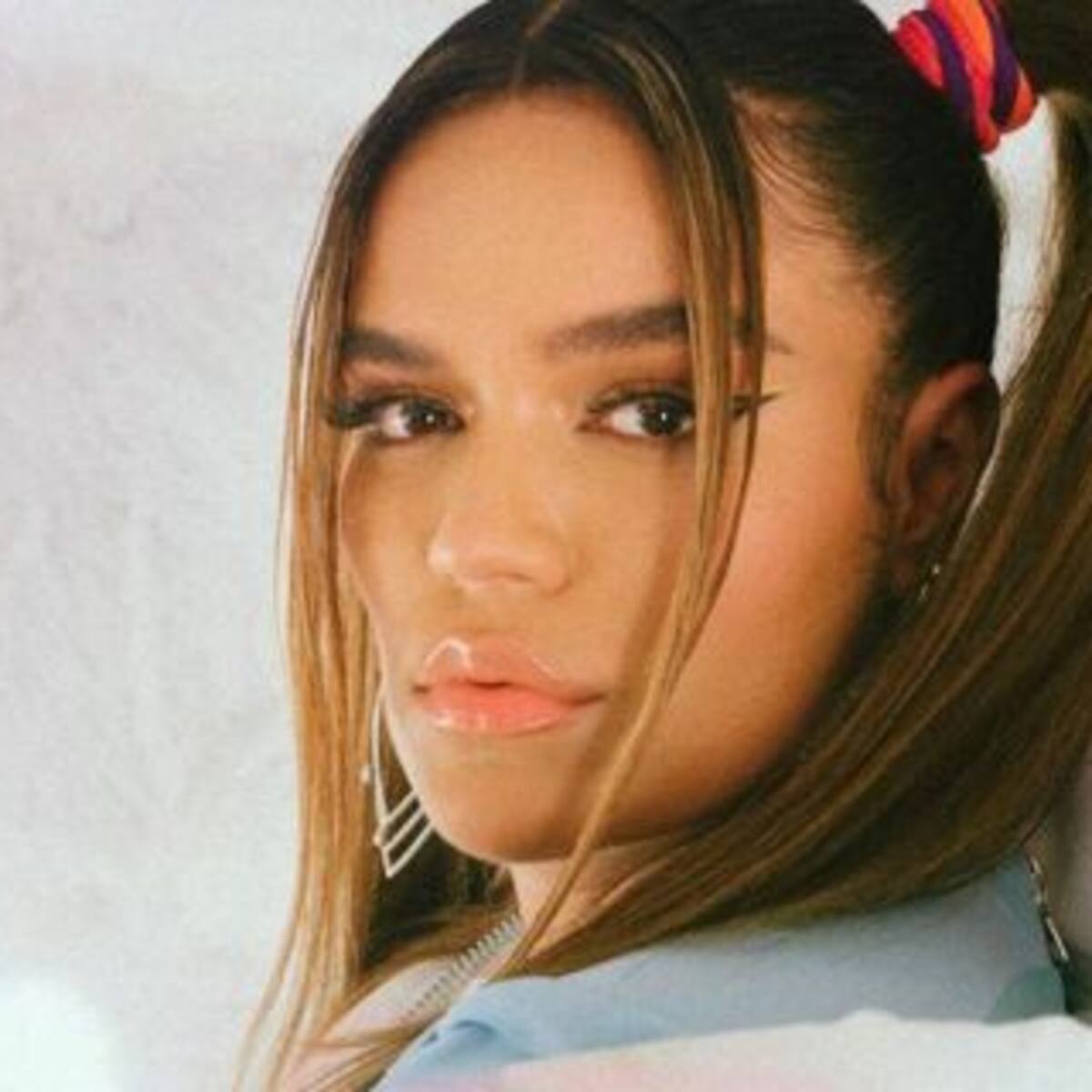 ¿Nuevo look? Karol G se mostró con el pelo verde y revolucionó las redes sociales
