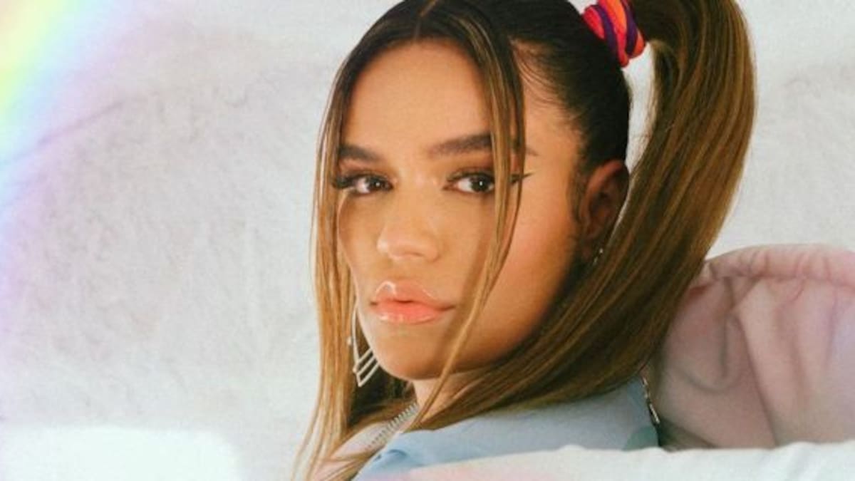 ¿Nuevo look? Karol G se mostró con el pelo verde y revolucionó las redes sociales