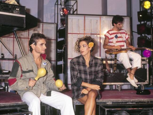 Nacho Cano, Ana Torroja y José María Cano (Mecano), en un set de televisión.
