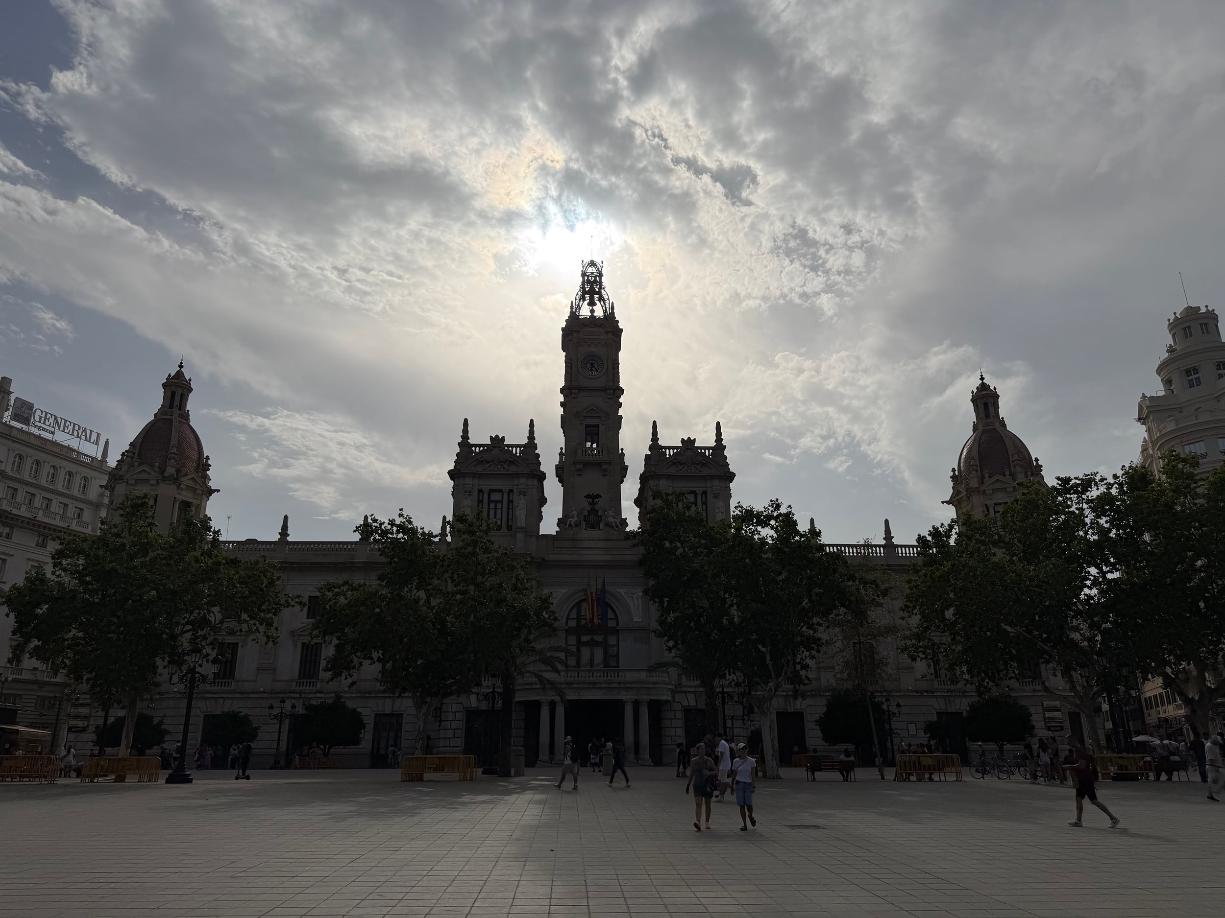 Contraluz resuelto con fidelidad en un iPhone 17 Pro