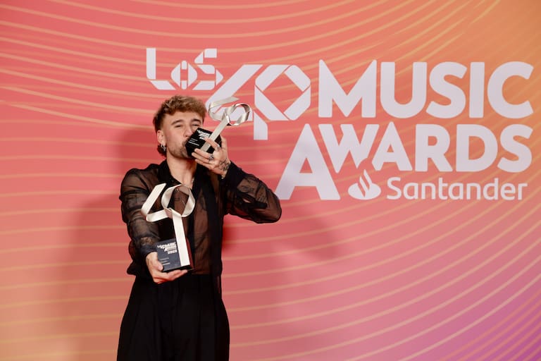 Noche de doblete: Dani Fernández se lleva Mejor Colaboración España y Mejor Álbum con La Jauría. ¡Un éxito que rugió fuerte en LOS40!