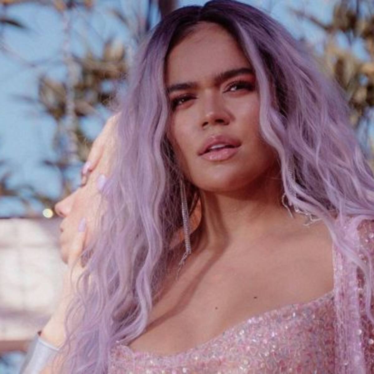 Karol G te invita a “matar la tusa” en casa