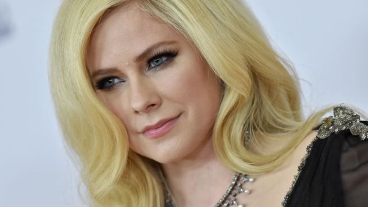 Avril Lavigne vuelve con We are warriors