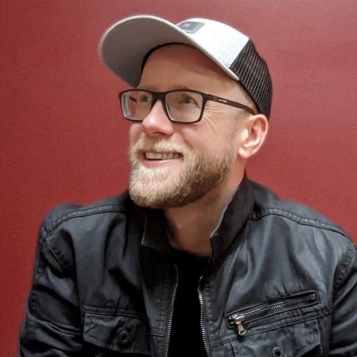 TJ Klune como referente queer o ‘Bar Gay’ de Jeremi Atherton Lin, entre las novedades de la semana que da comienzo al Orgullo
