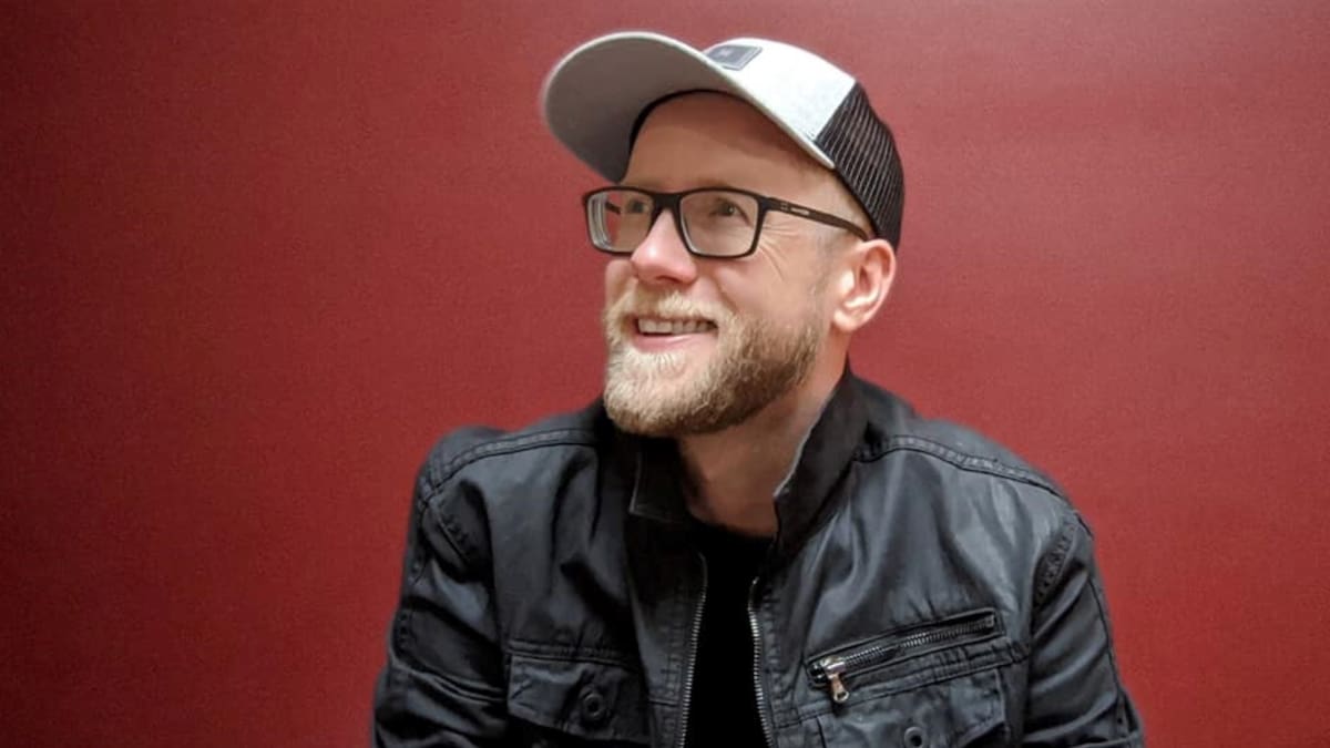 TJ Klune como referente queer o ‘Bar Gay’ de Jeremi Atherton Lin, entre las novedades de la semana que da comienzo al Orgullo