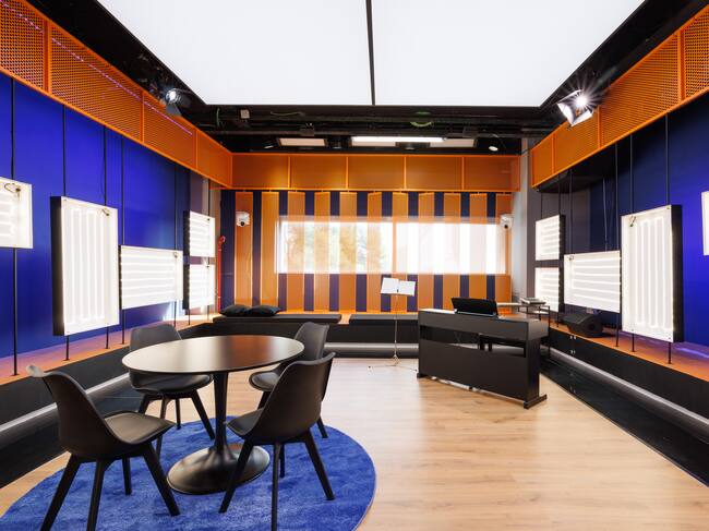 Los recuerdos de esta sala tienen entre ellos la preparación de actuaciones increíbles. Ahora, pese a tener un nuevo aspecto, seguramente que siga siendo el lugar perfecto para ver dónde nacerán algunas de las voces que nos conquistarán gala a gala.